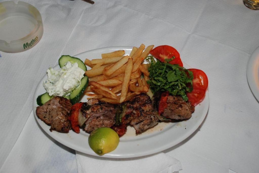 Socrates Apartmens & Restaurant Milatos Exterior photo